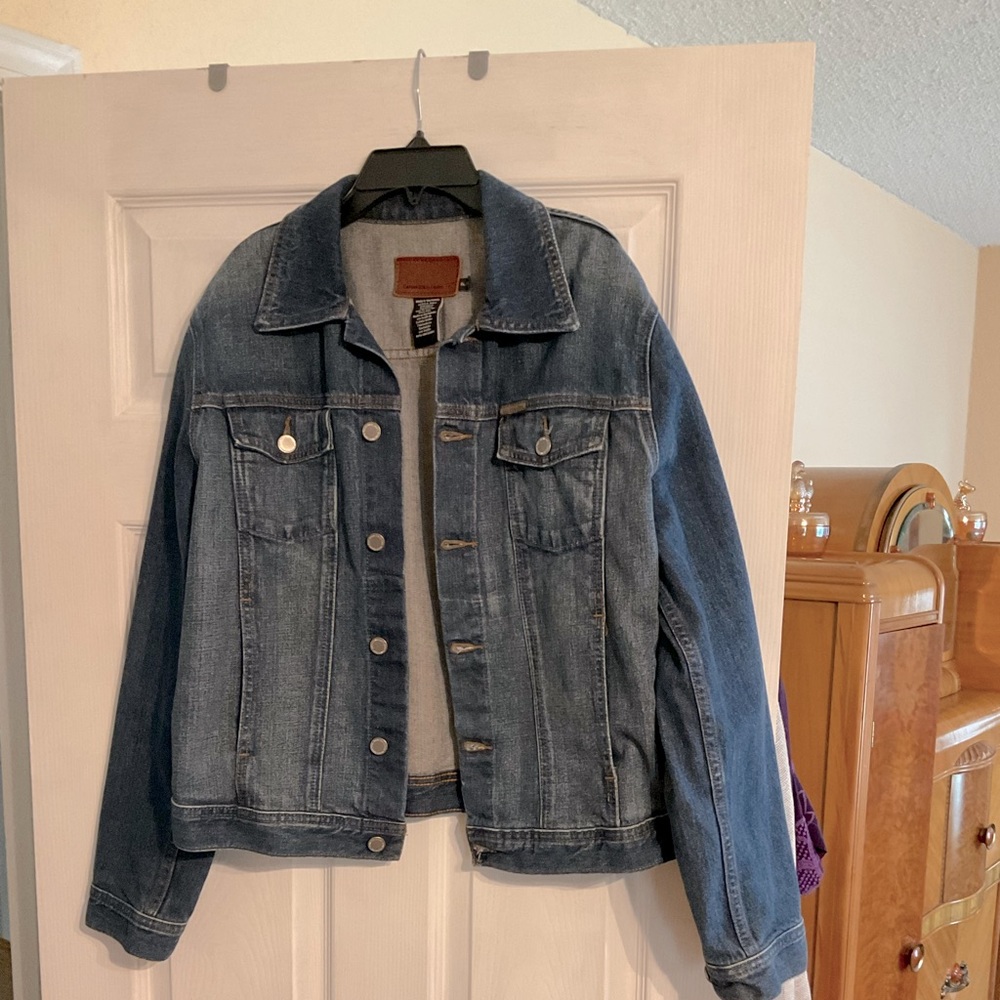 Classic Calvin Klein jean jacket, women’s size XL. Four pockets, gently worn.